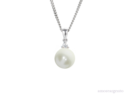 Full Moon Necklace £97.50