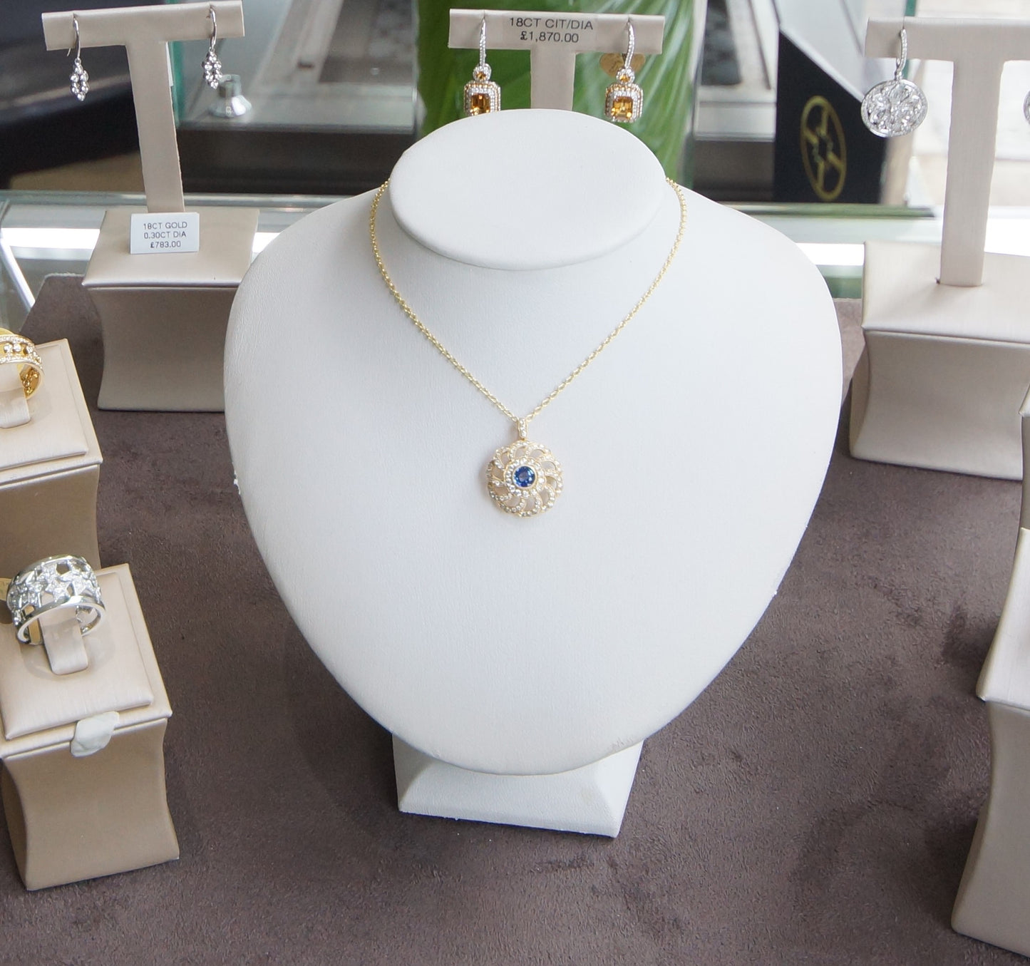18ct Yellow Gold Sapphire and Diamond Pendant Necklace £2770.00